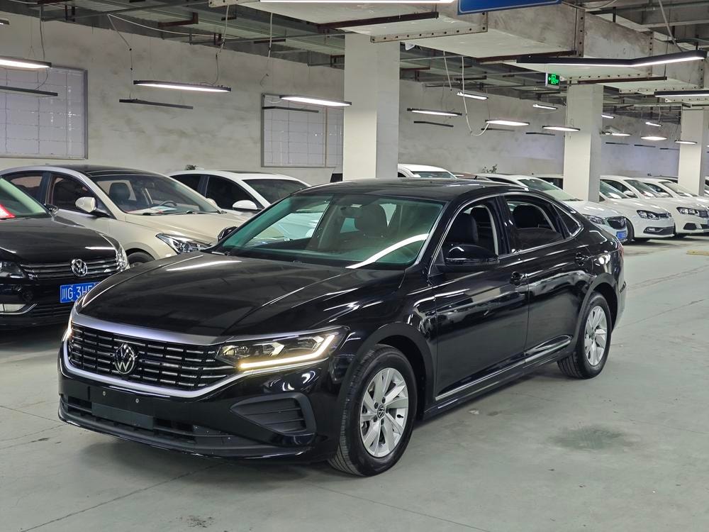 Volkswagen Passat 2023 — фото автомобиля
