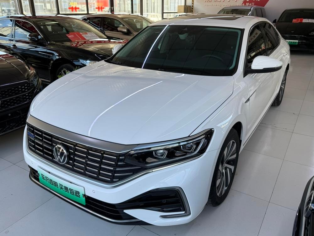 Volkswagen Passat PHEV 2022 — фото автомобиля