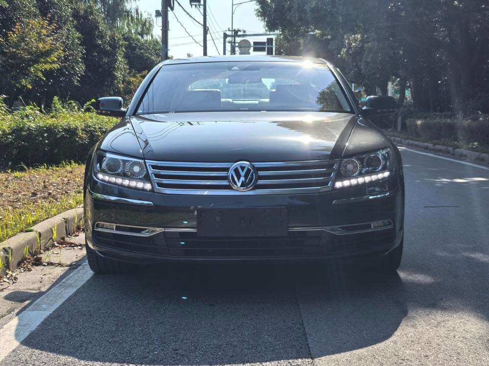 Volkswagen Phaeton 2013 — фото автомобиля