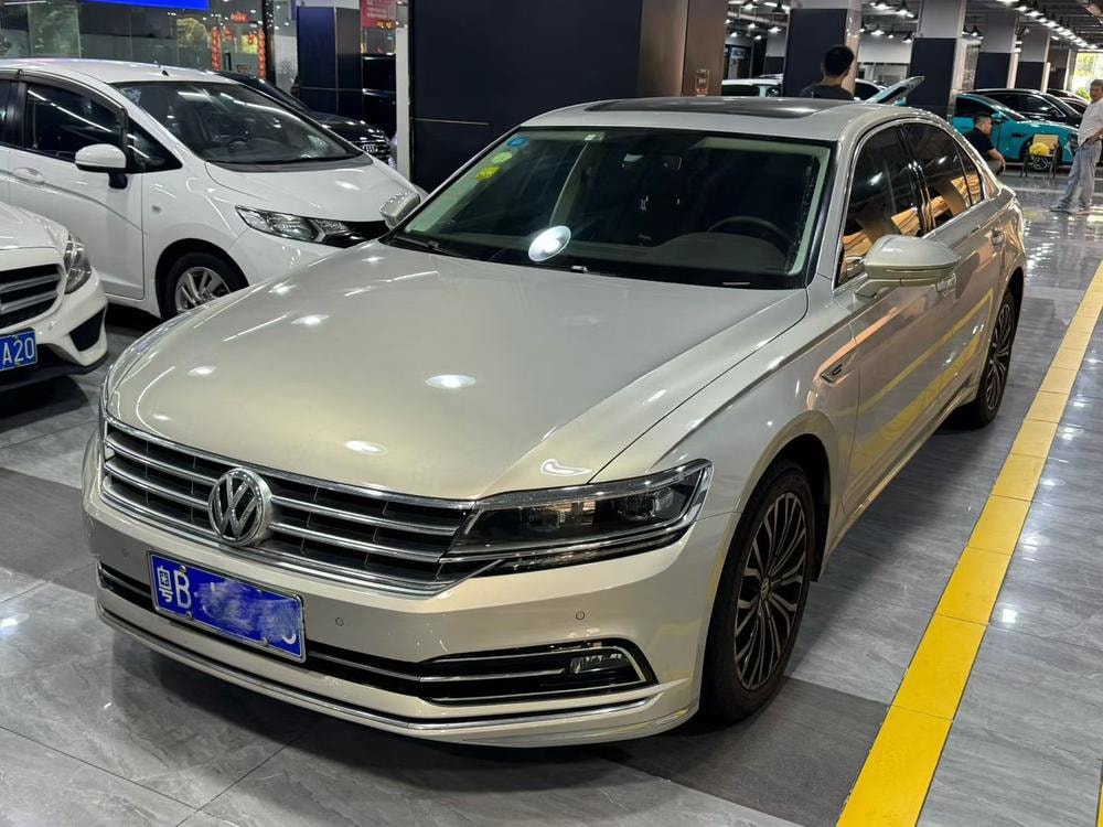 Volkswagen Phideon 2016 — фото автомобиля 1
