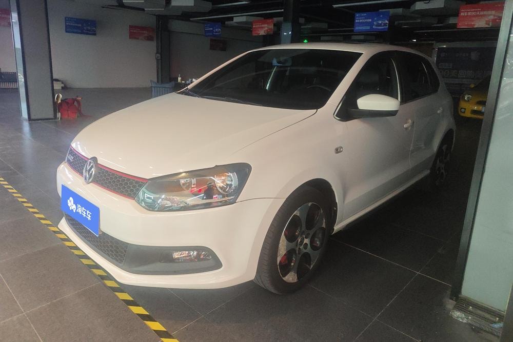 Volkswagen Polo 2012 — фото автомобиля 1