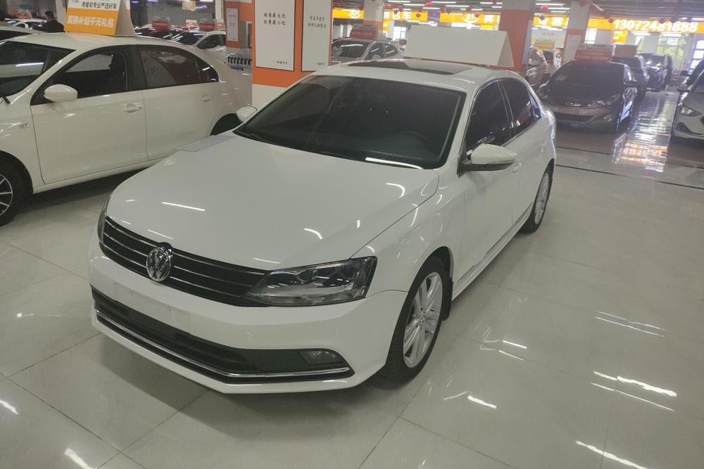 Volkswagen Sagitar 2015 — фото автомобиля 1