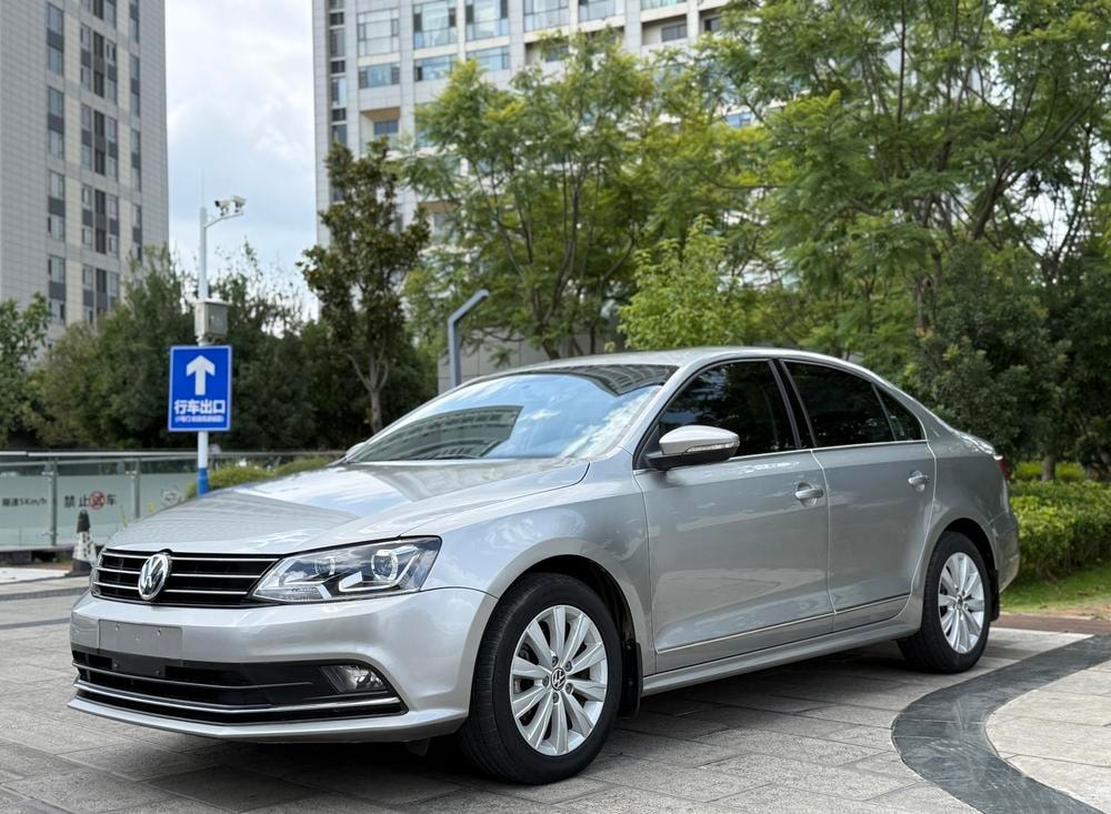 Volkswagen Sagitar 2016 — фото автомобиля 1