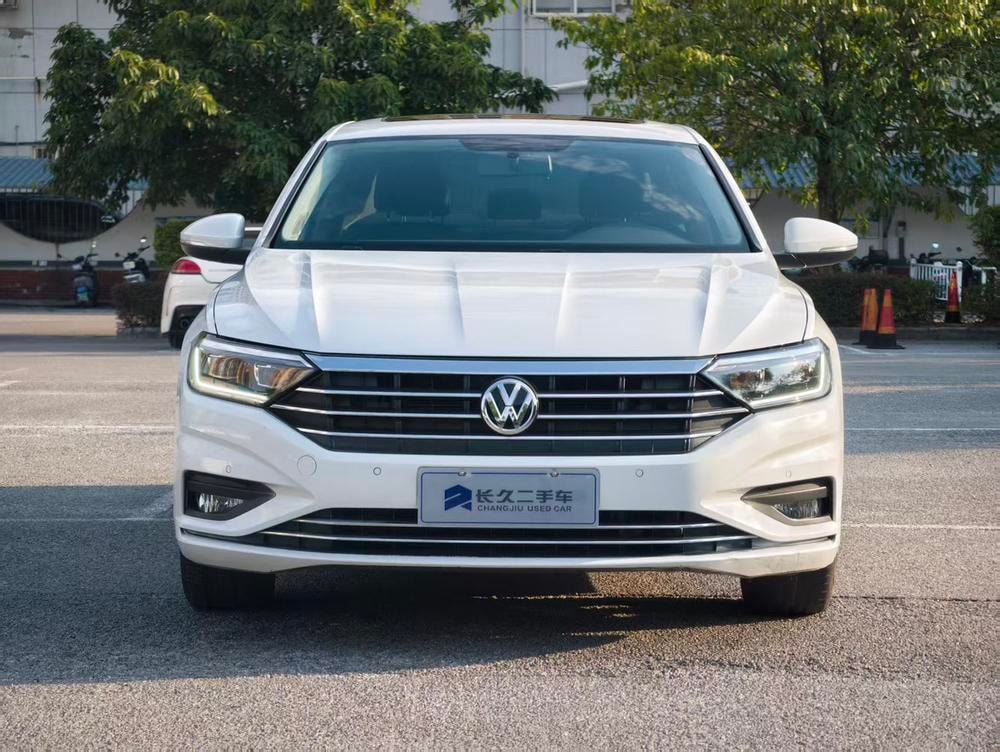 Volkswagen Sagitar 2022 — фото автомобиля 1