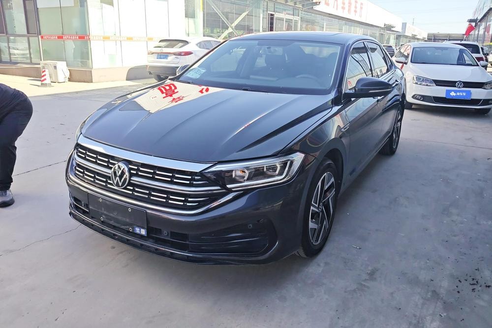 Volkswagen Sagitar 2023 — фото автомобиля 1