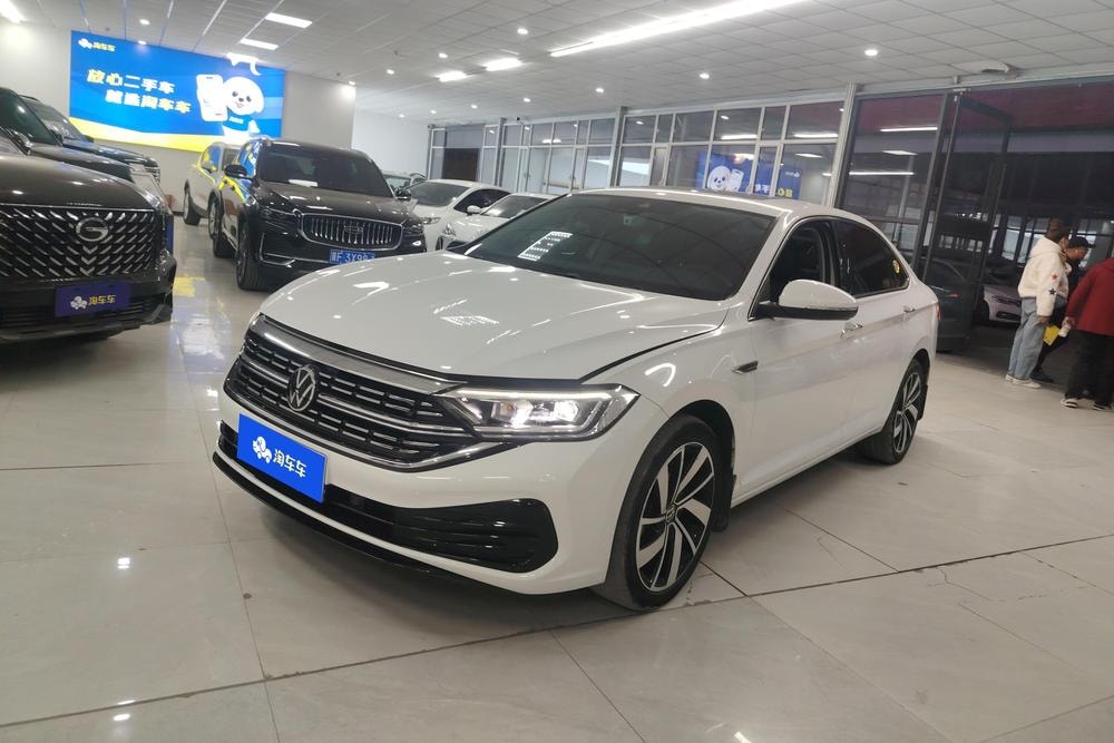 Volkswagen Sagitar 2023 — фото автомобиля 1