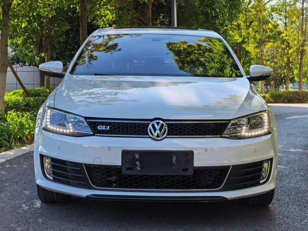 Volkswagen Sagitar 2013 — фото автомобиля