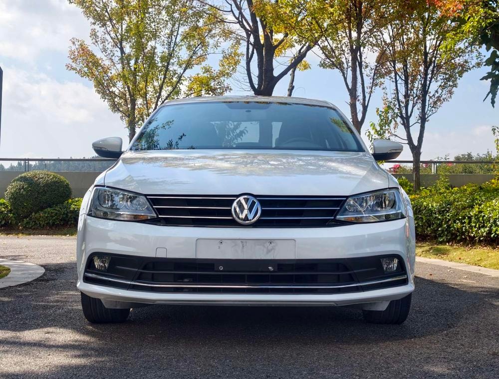 Volkswagen Sagitar 2015 — фото автомобиля