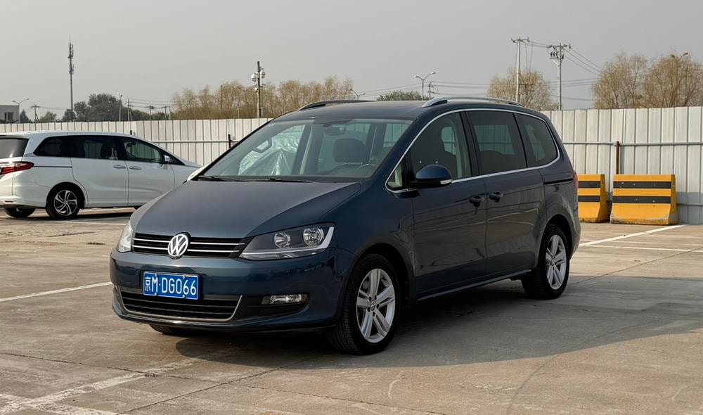 Volkswagen Sharan 2016 — фото автомобиля 1
