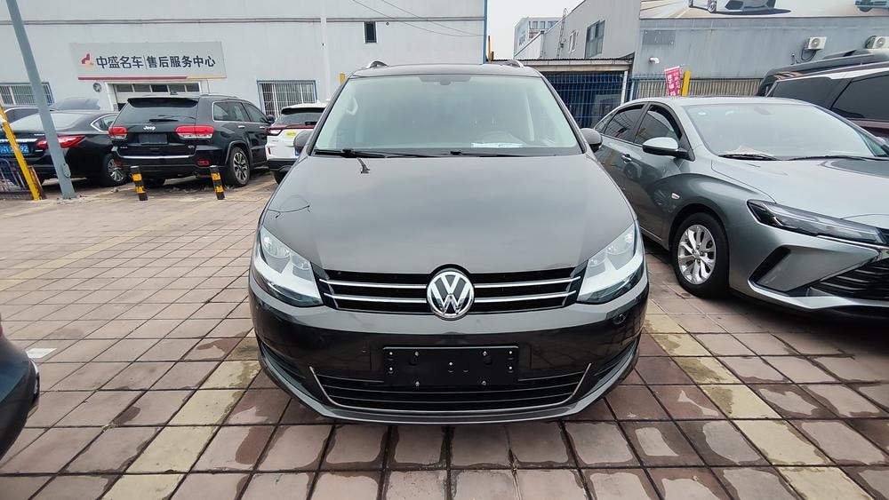 Volkswagen Sharan 2016 — фото автомобиля 1