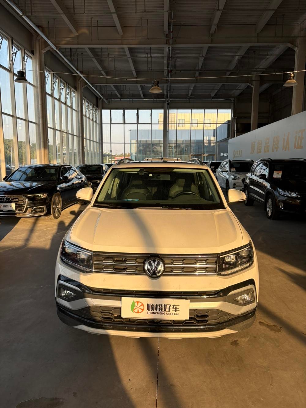 Volkswagen T-Cross 2019 — фото автомобиля