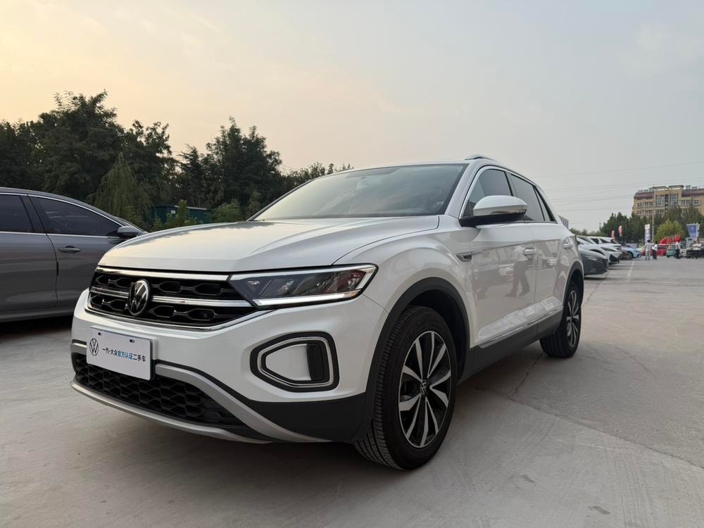 Volkswagen T-Roc 2024 — фото автомобиля