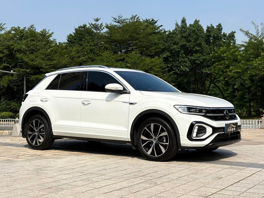 Volkswagen T-Roc 2024 — фото автомобиля