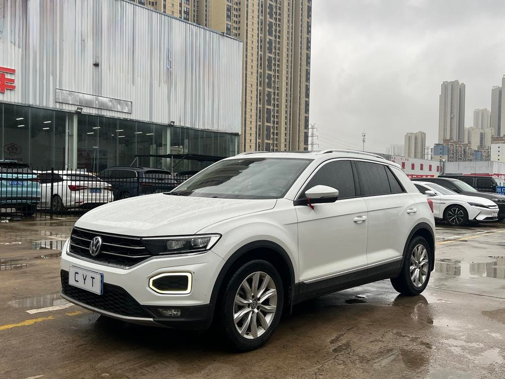 Volkswagen T-Roc 2020 — фото автомобиля