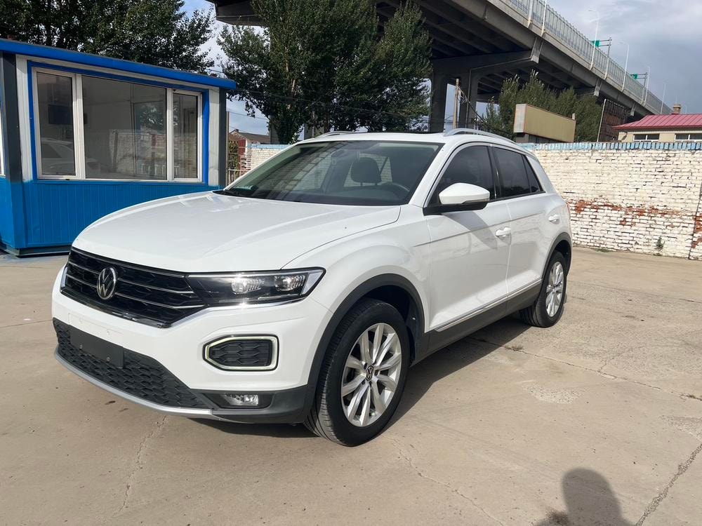 Volkswagen T-Roc 2022 — фото автомобиля 1