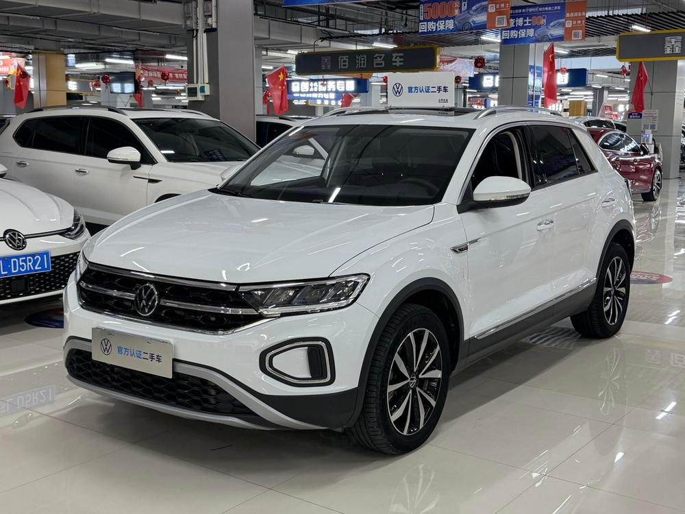Volkswagen T-Roc 2023 — фото автомобиля