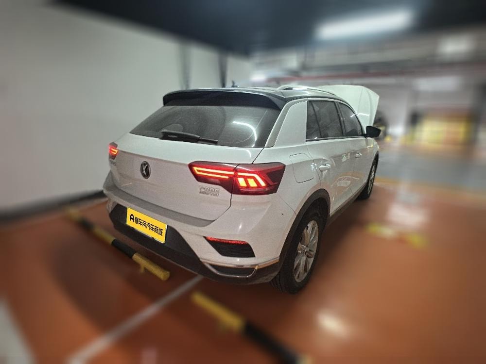 Volkswagen T-Roc 2018 — фото автомобиля