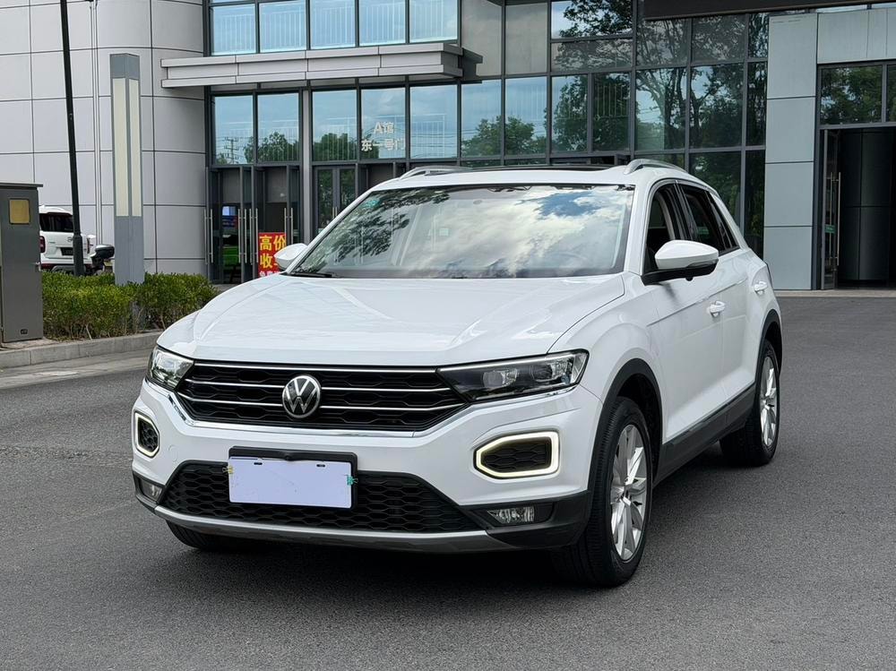 Volkswagen T-Roc 2022 — фото автомобиля 1