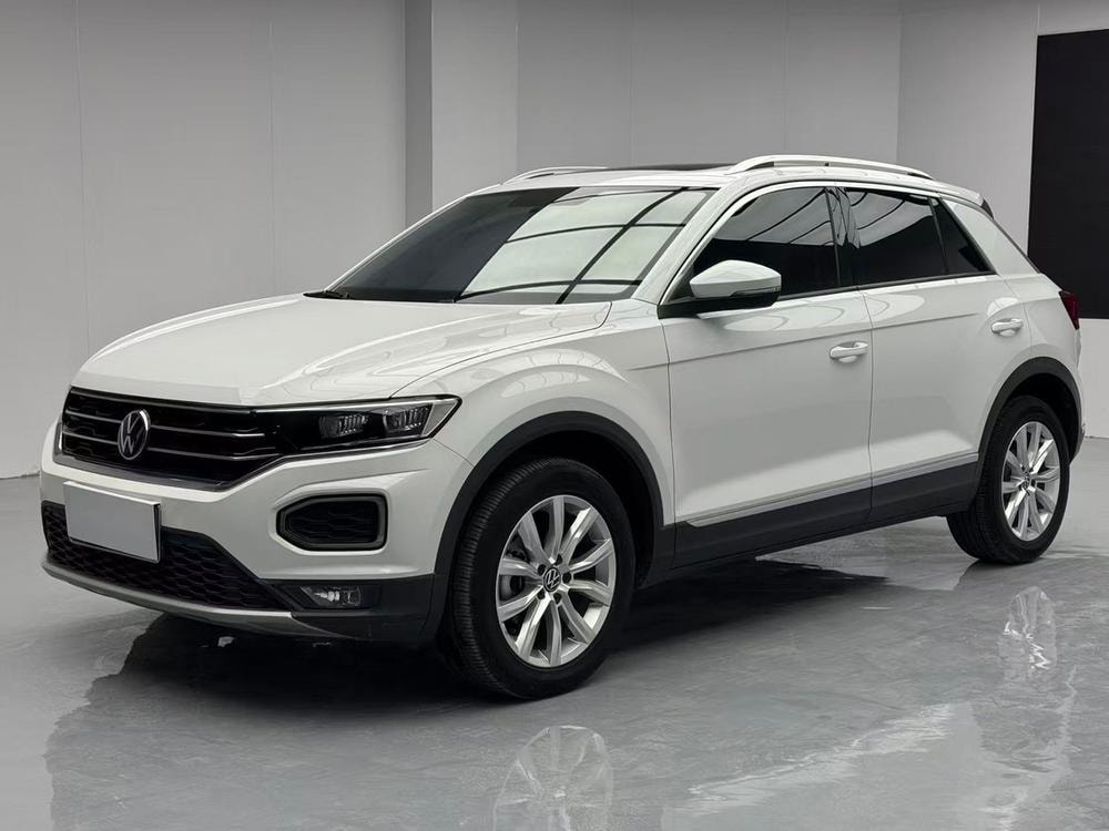 Volkswagen T-Roc 2022 — фото автомобиля 1