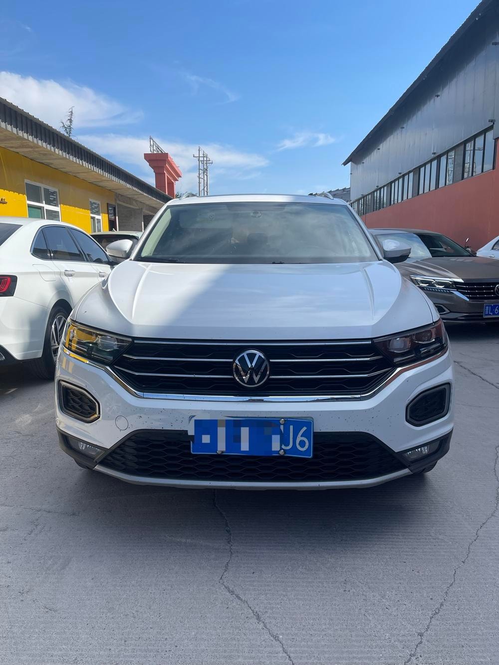 Volkswagen T-Roc 2022 — фото автомобиля