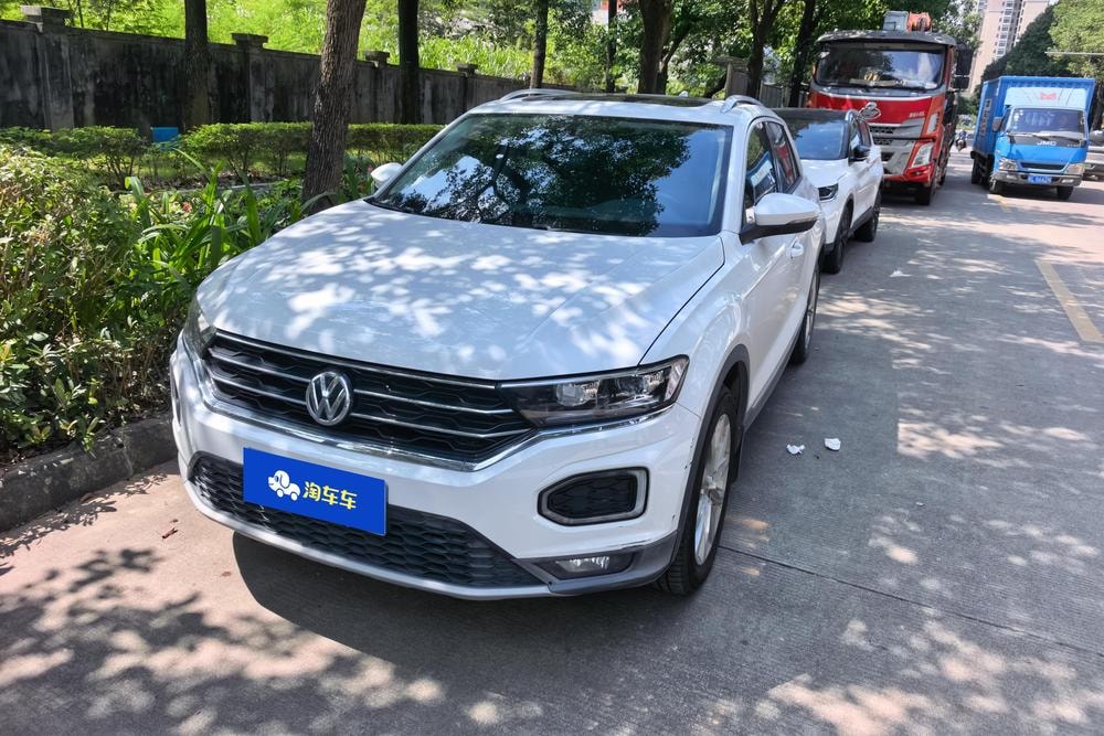 Volkswagen T-Roc 2019 — фото автомобиля 1