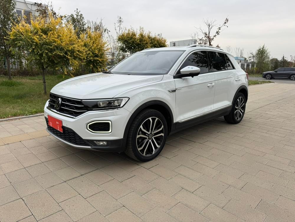 Volkswagen T-Roc 2022 — фото автомобиля 1
