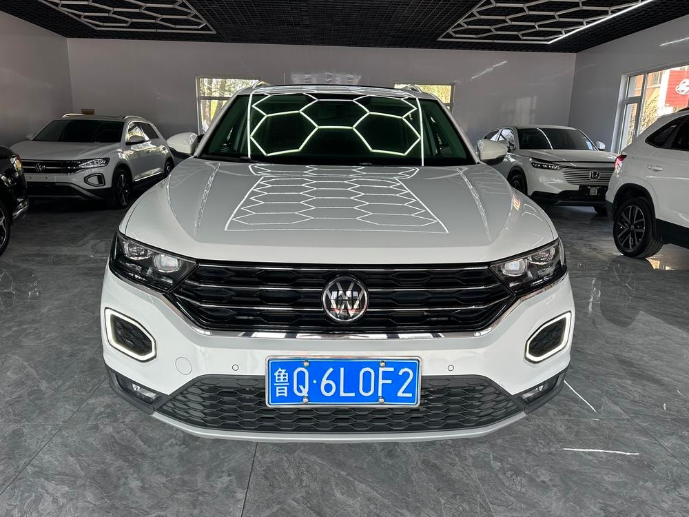 Volkswagen T-Roc 2022 — фото автомобиля