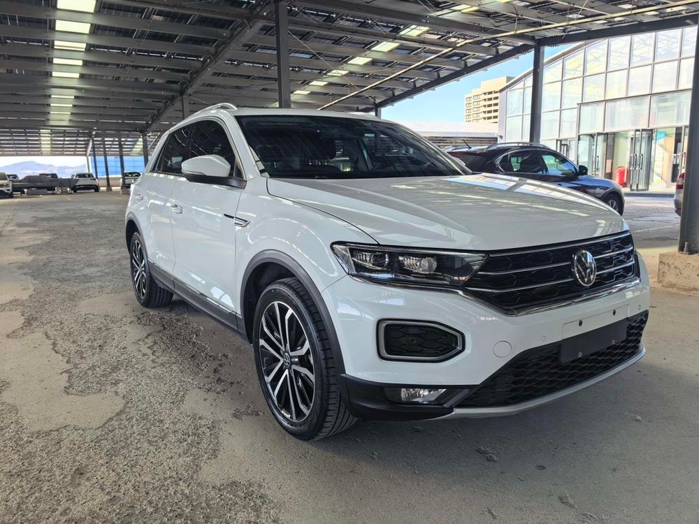Volkswagen T-Roc 2022 — фото автомобиля 1