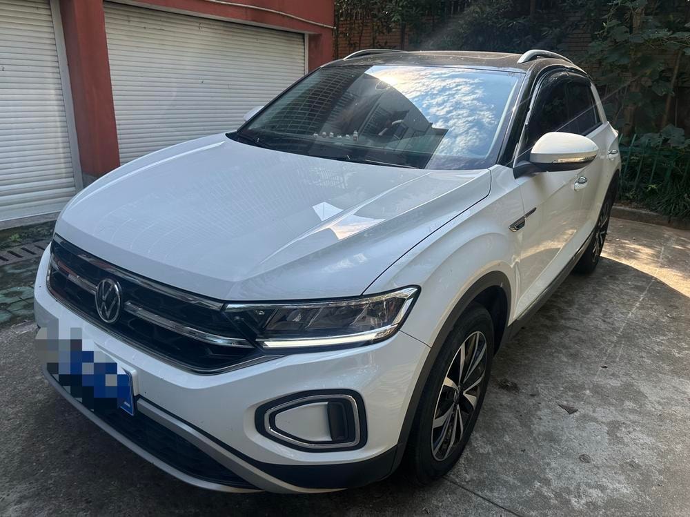 Volkswagen T-Roc 2023 — фото автомобиля 1