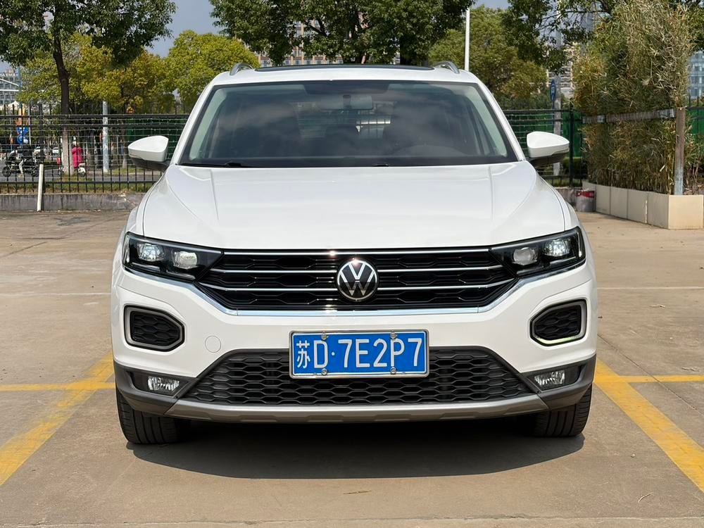 Volkswagen T-Roc 2022 — фото автомобиля