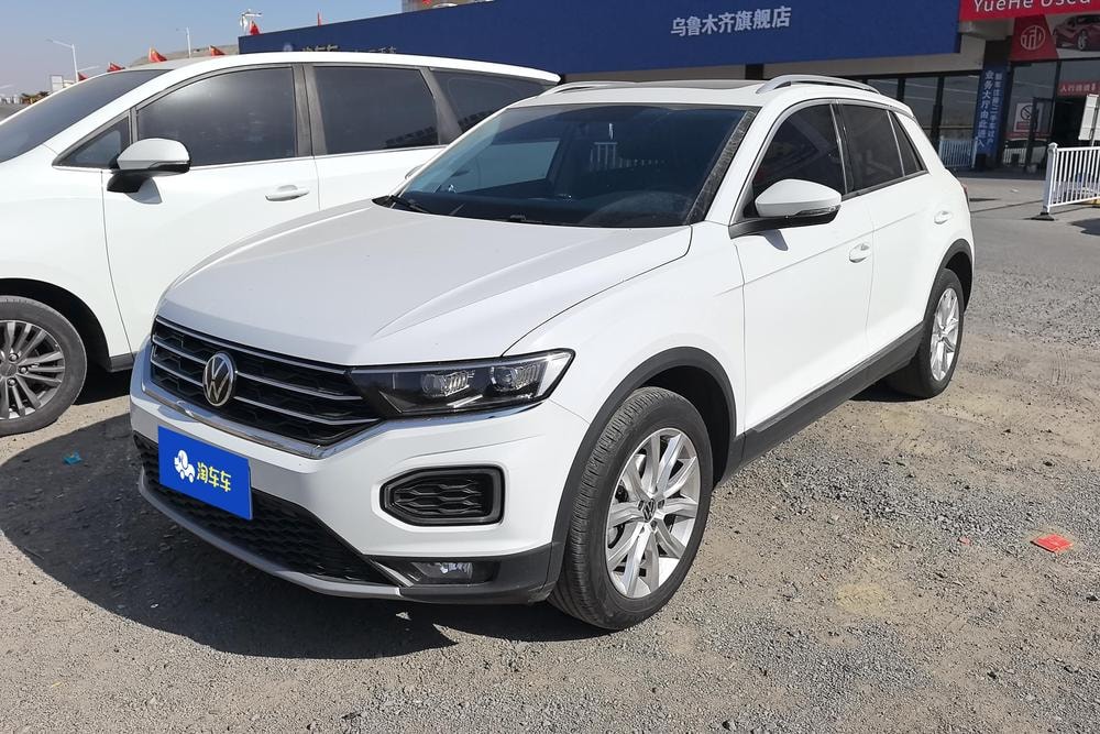 Volkswagen T-Roc 2022 — фото автомобиля 1