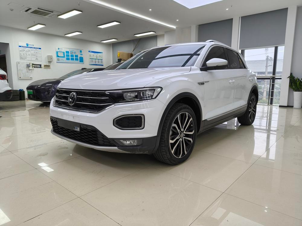 Volkswagen T-Roc 2022 — фото автомобиля