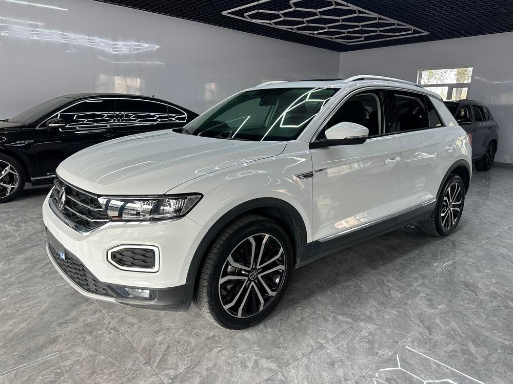 Volkswagen T-Roc 2021 — фото автомобиля 1