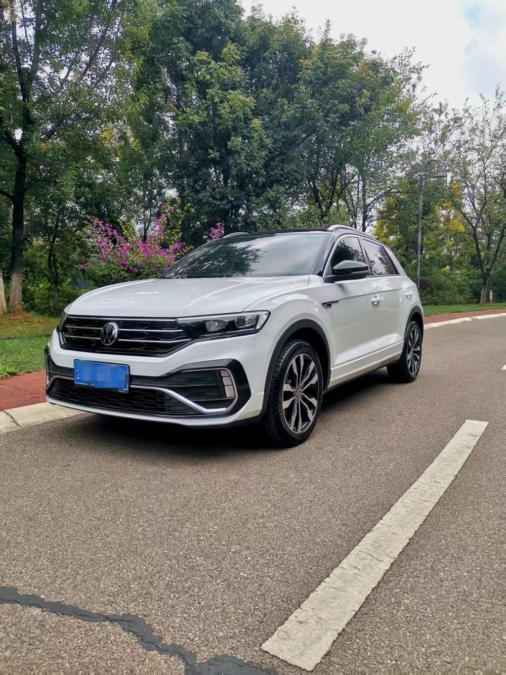 Volkswagen T-Roc 2022 — фото автомобиля 1