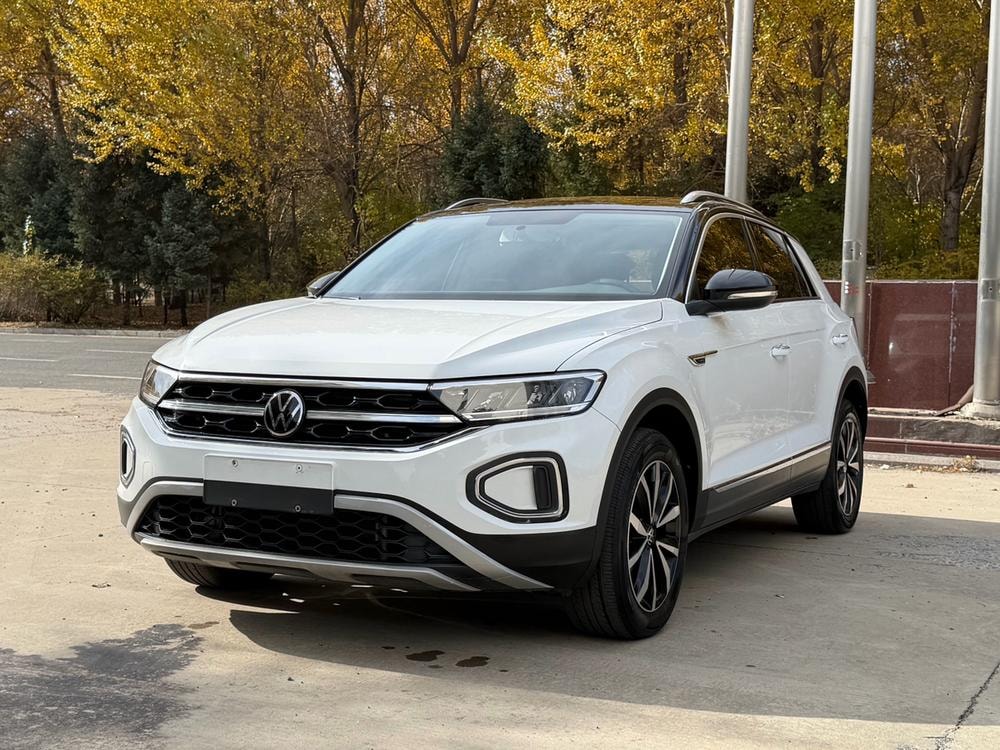 Volkswagen T-Roc 2023 — фото автомобиля