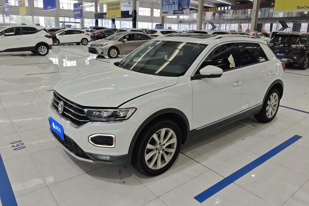 Volkswagen T-Roc 2018 — фото автомобиля