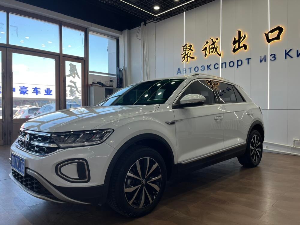 Volkswagen T-Roc 2023 — фото автомобиля