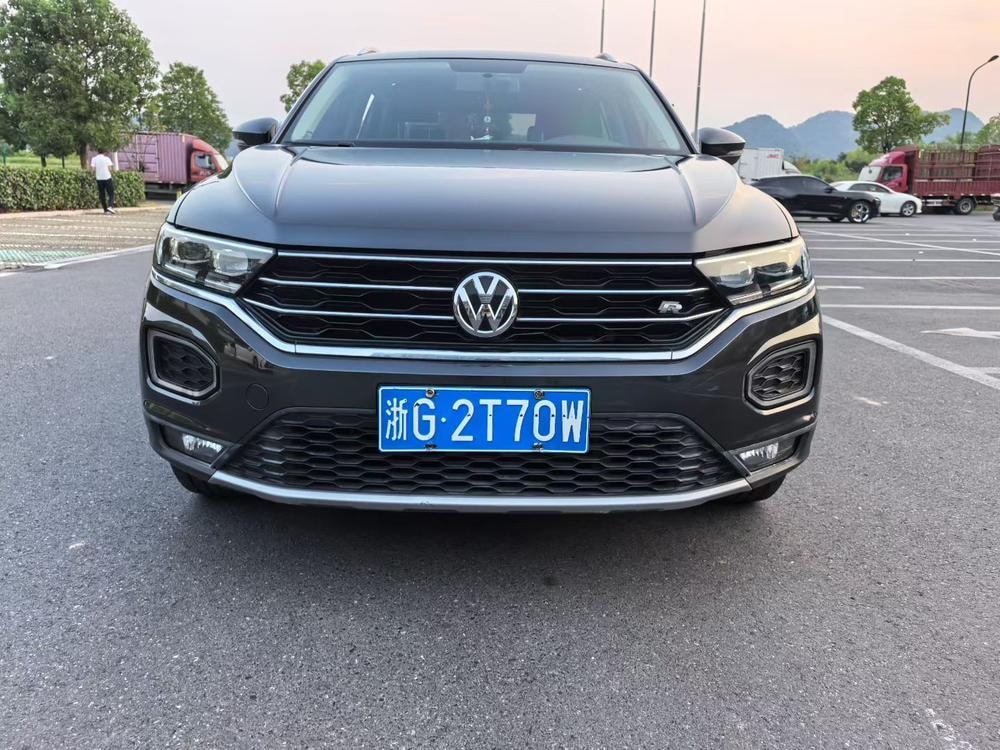 Volkswagen T-Roc 2019 — фото автомобиля