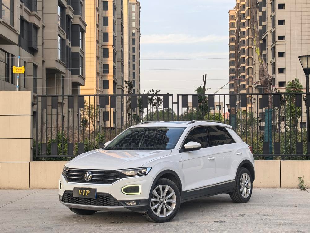 Volkswagen T-Roc 2019 — фото автомобиля