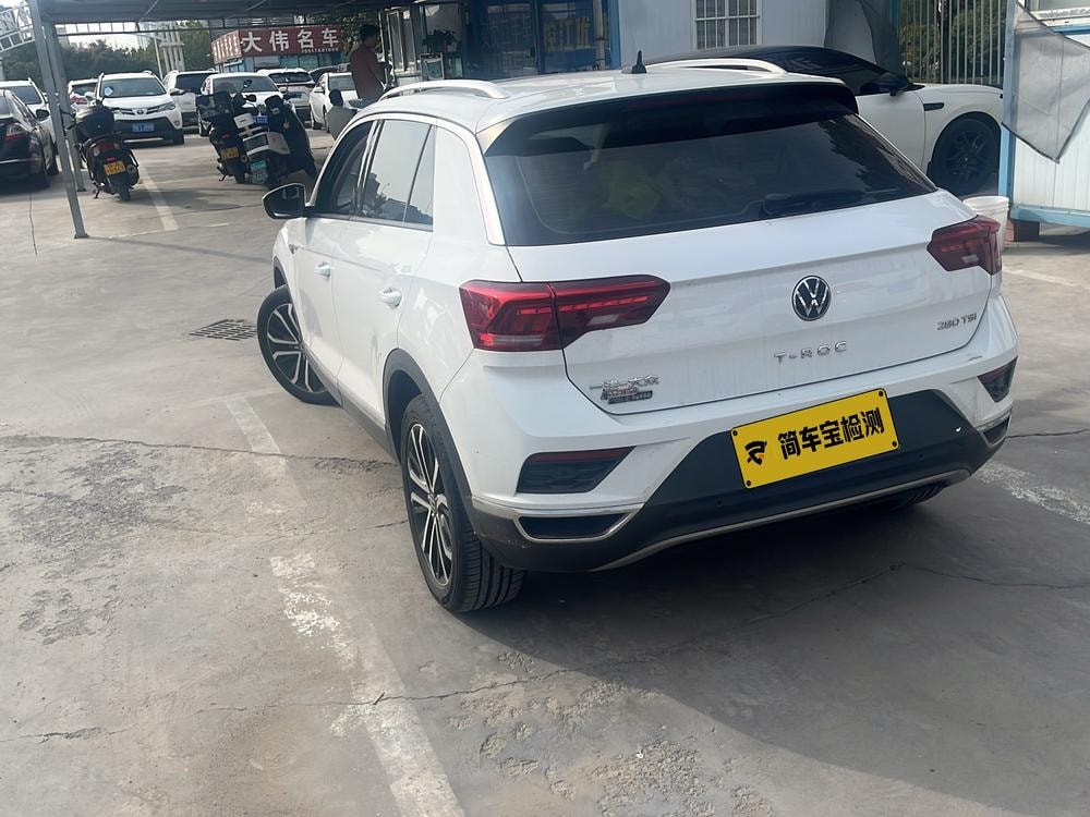 Volkswagen T-Roc 2022 — фото автомобиля