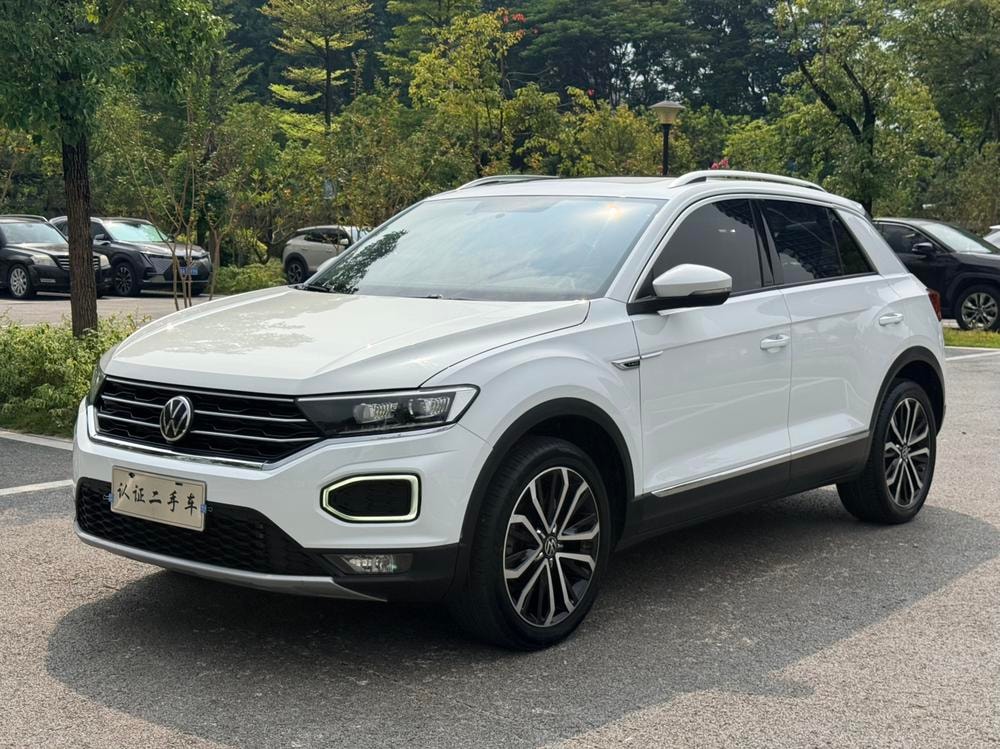 Volkswagen T-Roc 2021 — фото автомобиля