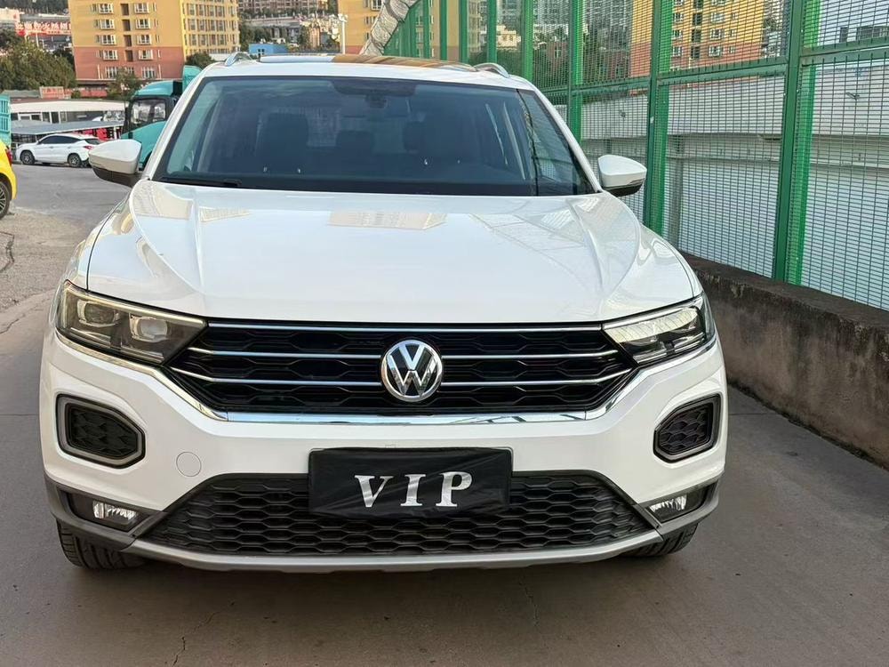 Volkswagen T-Roc 2018 — фото автомобиля