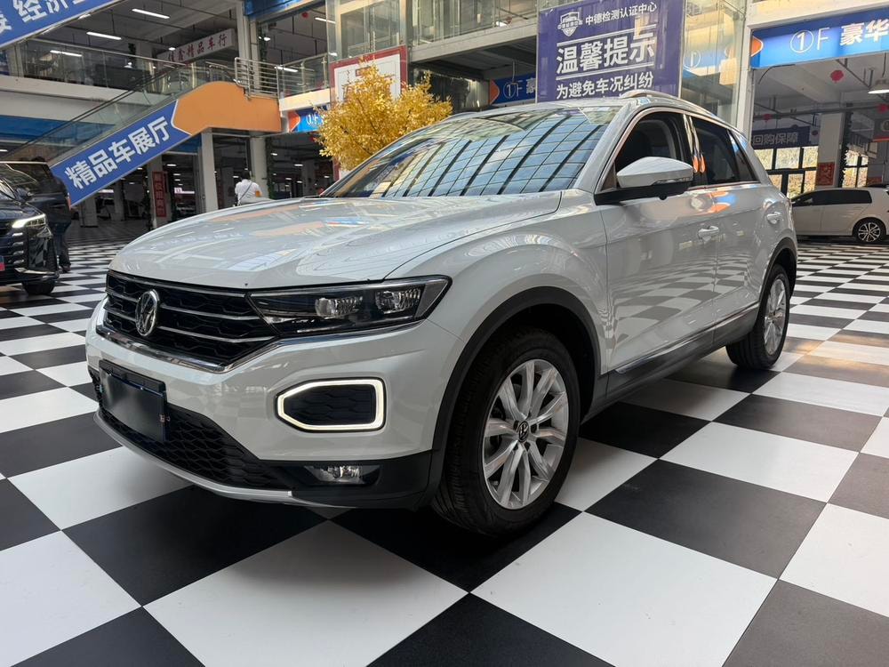 Volkswagen T-Roc 2022 — фото автомобиля