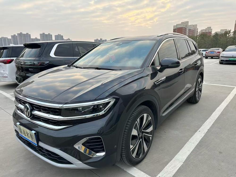 Volkswagen Tavendor 2023 — фото автомобиля