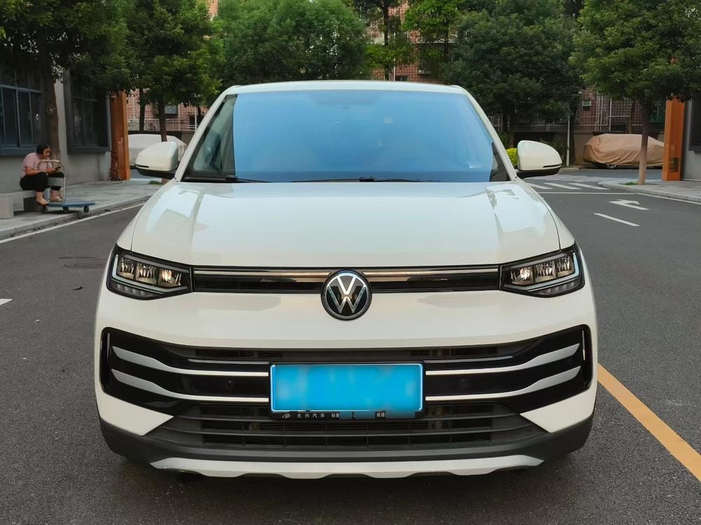 Volkswagen Tharu 2025 — фото автомобиля