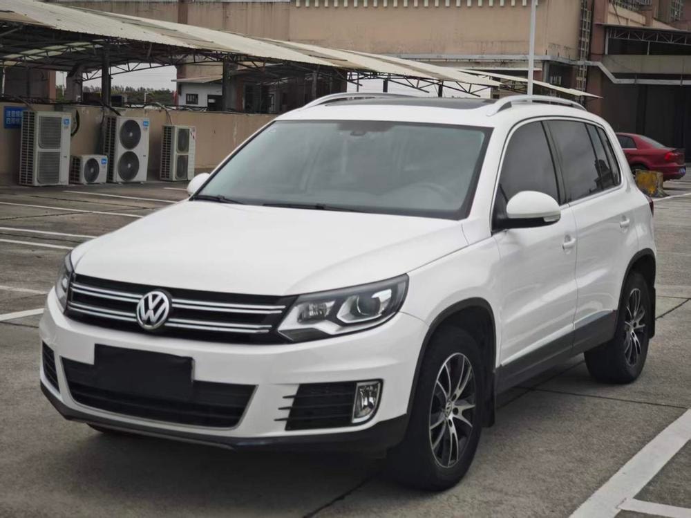 Volkswagen Tiguan 2015 — фото автомобиля 1