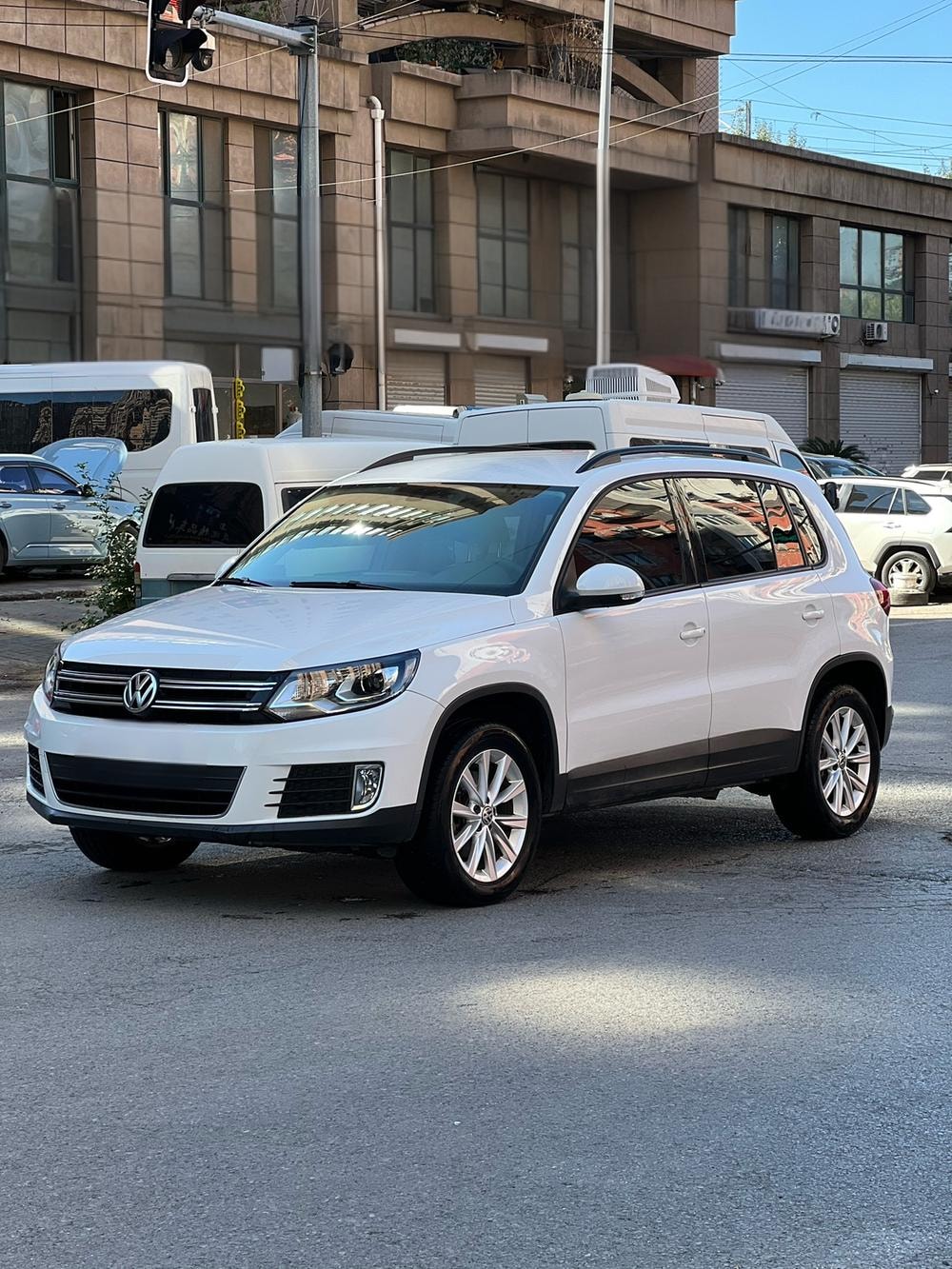 Volkswagen Tiguan 2015 — фото автомобиля