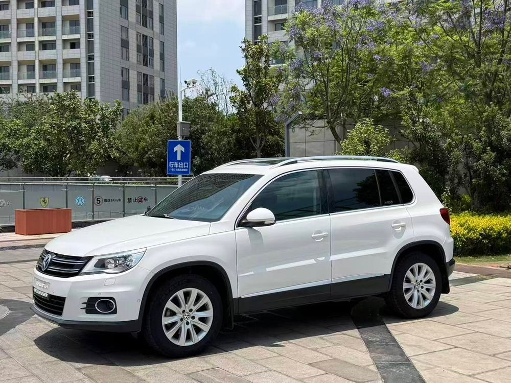 Volkswagen Tiguan 2012 — фото автомобиля