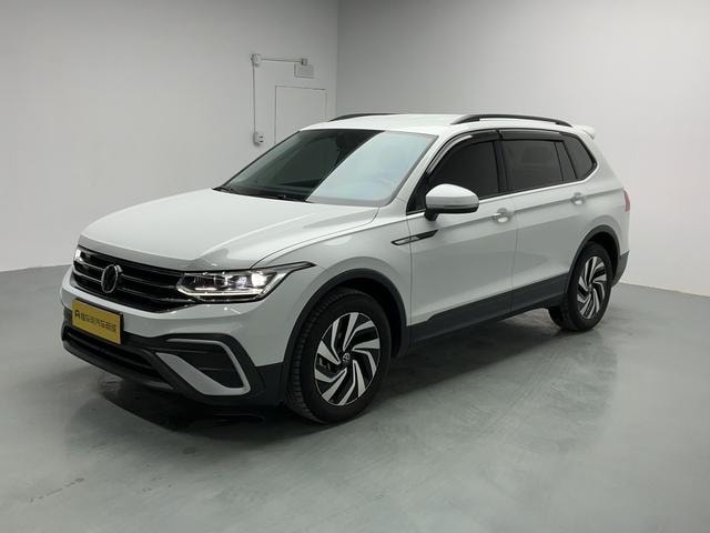 Volkswagen Tiguan L 2023 — фото автомобиля