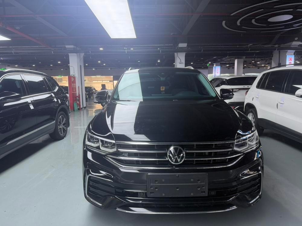 Volkswagen Tiguan L 2022 — фото автомобиля